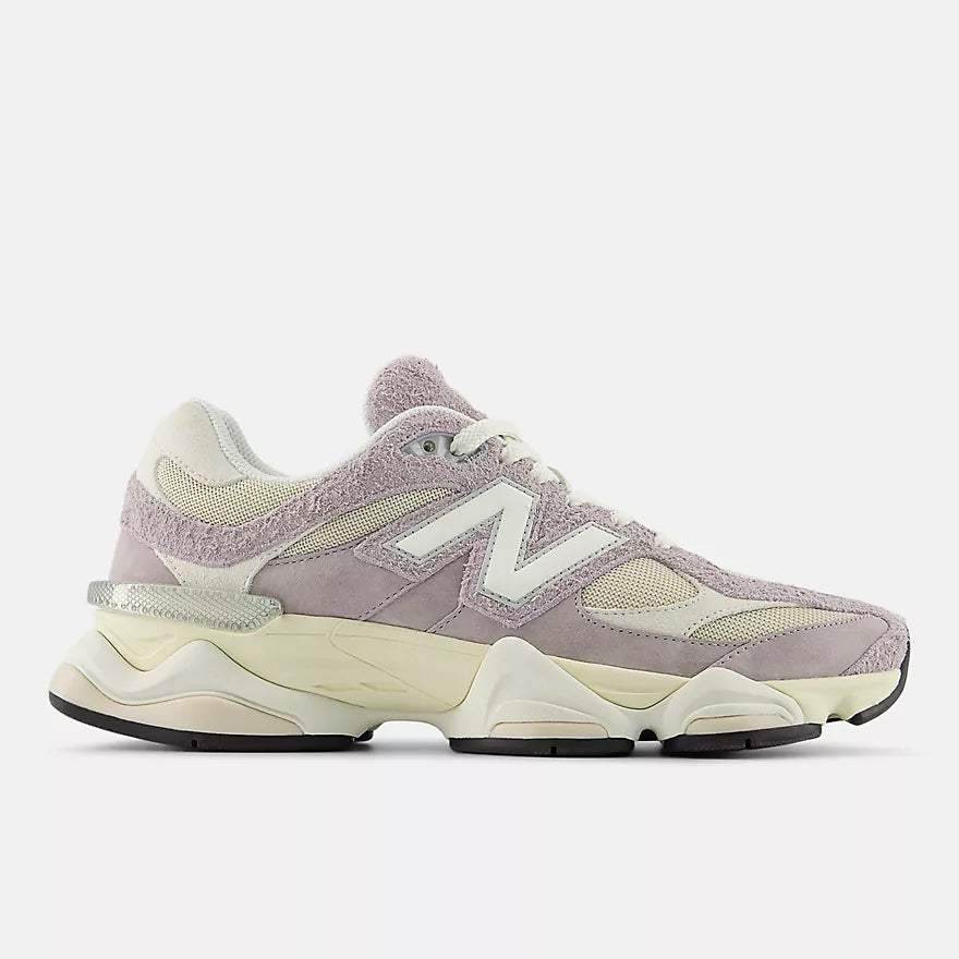 New Balance 9060 Soft PInk